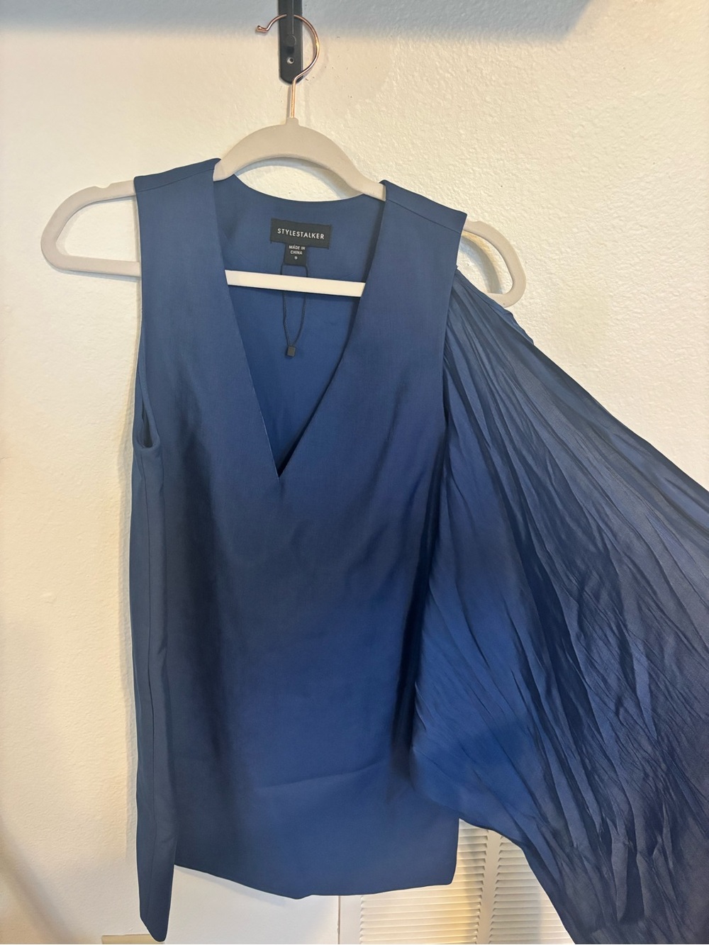 StyleStalker Navy One-Shoulder Pleated Sleeve V-Neck Dress
